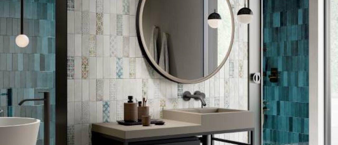 LF_Small_5x16_Prussian_White_Amalfi_Bathroom (Middel)